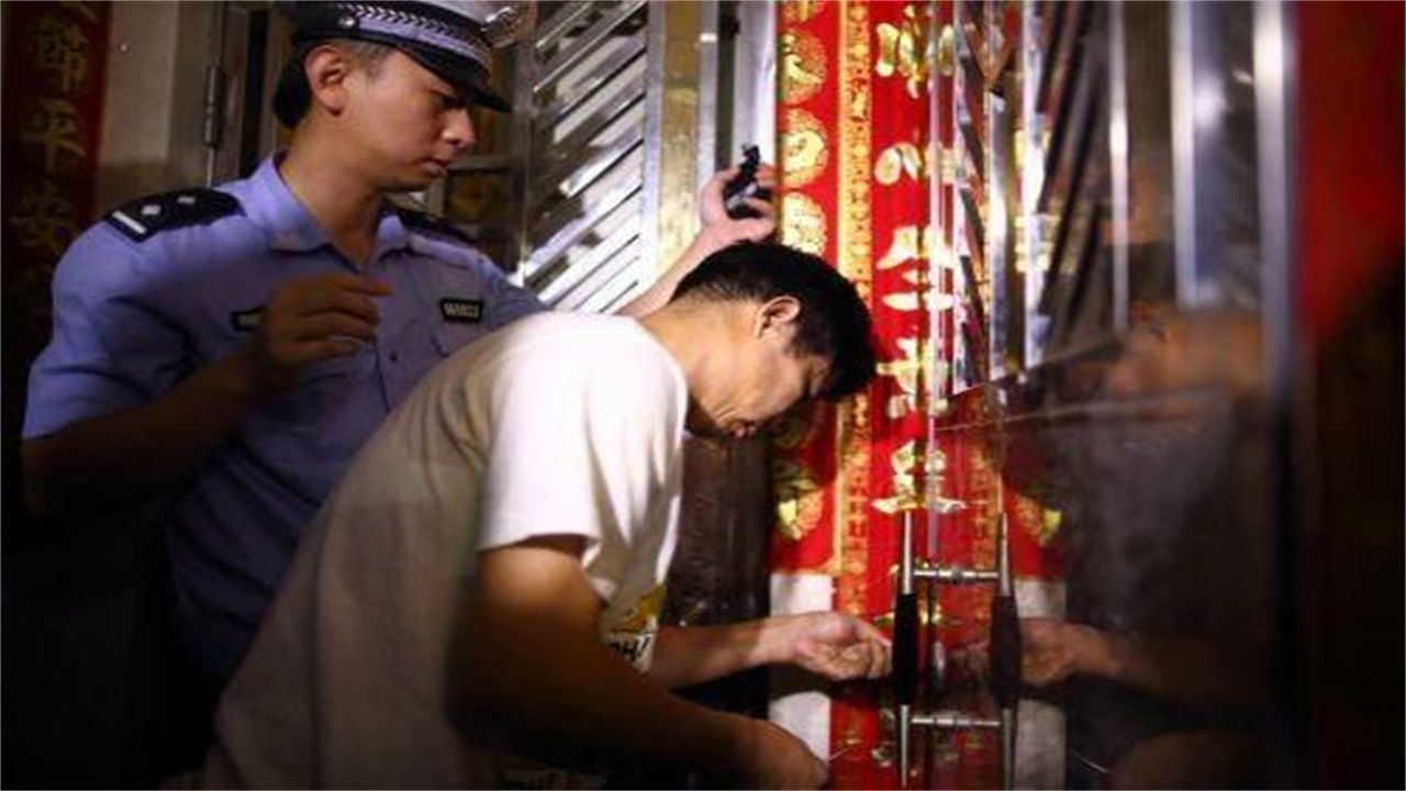 防城港请开锁师傅开了锁后，师傅